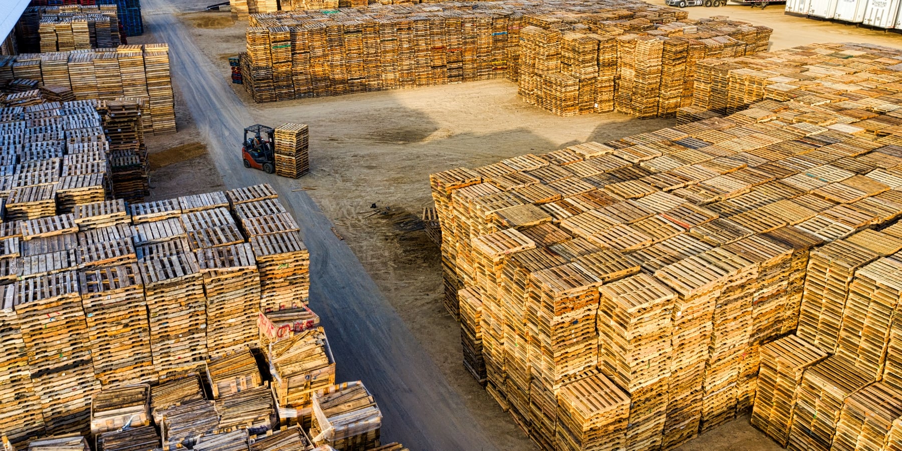 Muratlı Palet Muratlı Ahşap Sandık arka plan görseli